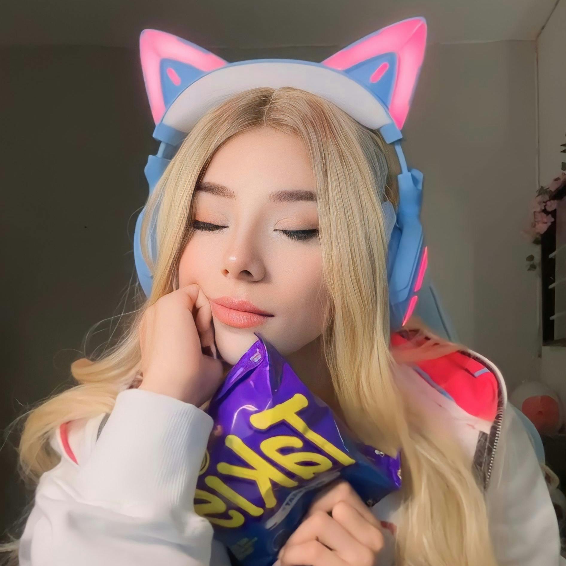 Carolina Samani: What Happened On Discord & TikTok?